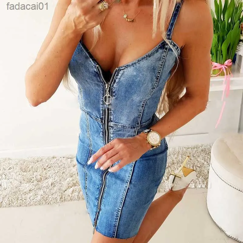 A designer re-created Britney Spear's iconic denim dress for just $10 with  thrift store jeans - Yahoo Sports