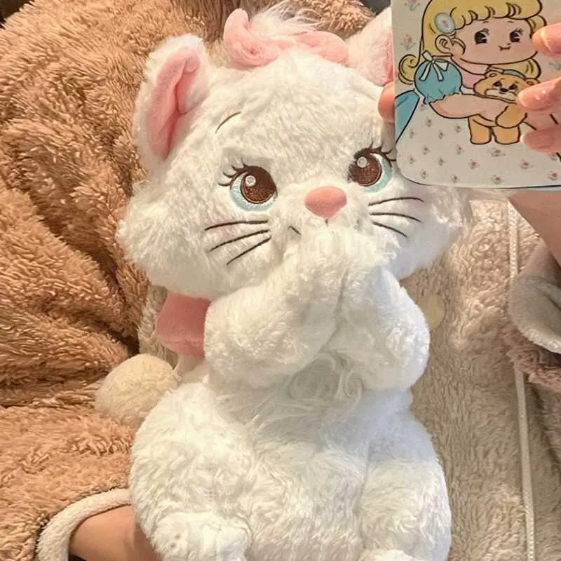 حيوانات أفخم محشوة Marie Plush Dolls Cartoon Anime Doll Kawaii rolements Plush Doll Toys Sleepy Face Bow Plushies محشوة للفتيات L230707