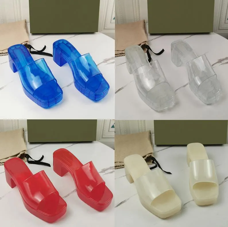 Designersandaler Jelly Sandal Chunky Gummitofflor Kvinnor Höga klackar Plattform Tofflor Cristal Bottom Tofflor Strandrutschbanor Alfabet Godis Färger Slides