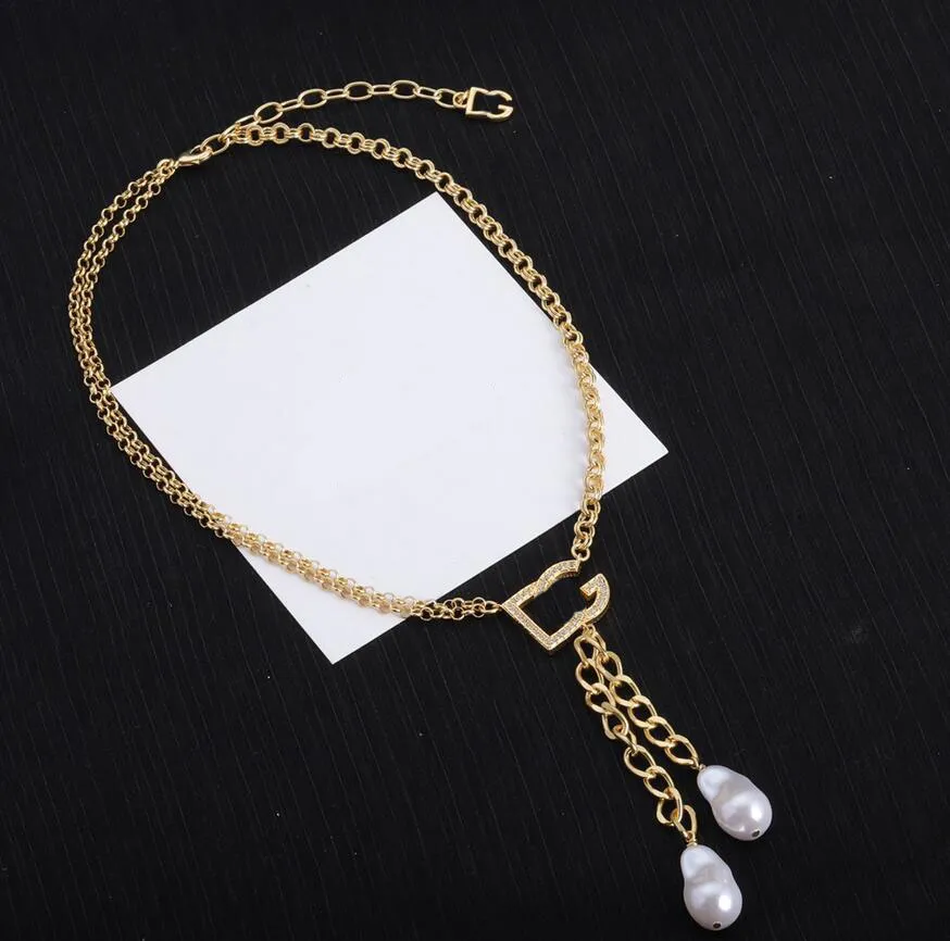Collares llamativos de perlas barrocas Chapado en oro de 18 quilates Collar de diseñador clásico Colgantes de letras Cadena Moda para mujer Accesorios de joyería de boda