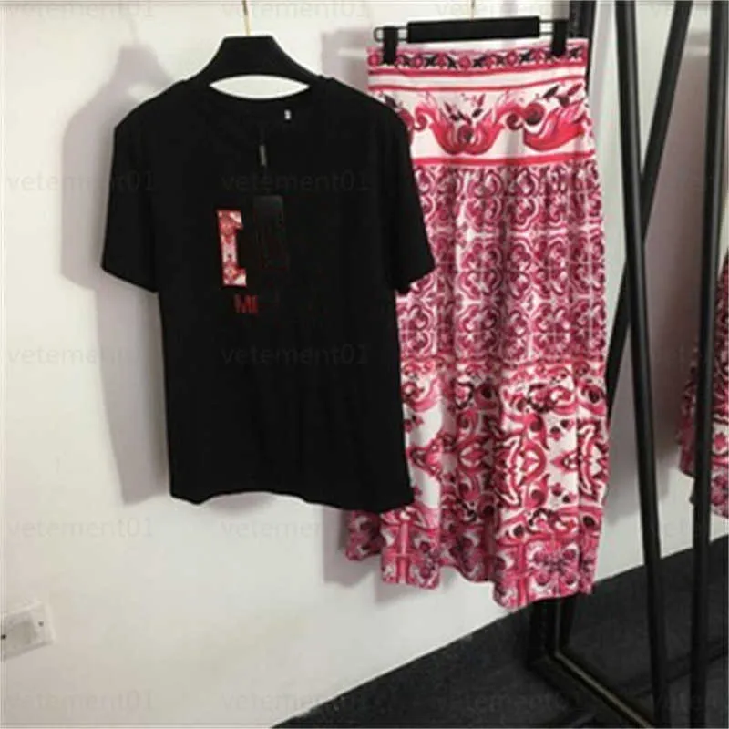 S Designer Shirt Short Dress Two Piece Set Embroidered Letters Short-sleeved T-shirt Retro Floral Print High Waist Mid-length Half Skirt Summer Suit