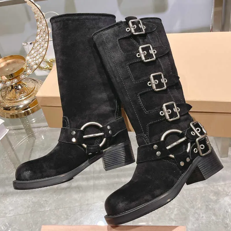 Bottes Femmes Bottes Hautes Miu Designer Chaussures Y2k Style Botte De Motard En Daim Noir Bout Rond Talon Chunky Vintage Martin Bootss Boucle De Ceinture Garniture