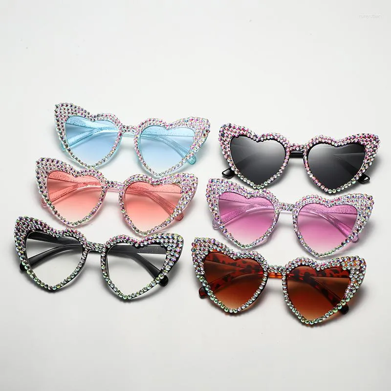 Solglasögon Hjärta Kvinnor Fest Solglasögon Med Strass Märke Designer Cat Eye Eyewear Retro Love Shaped UV400 Protect