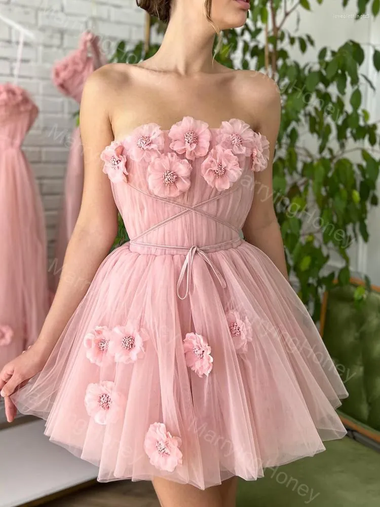 Vestidos curtos para adolescentes 2025