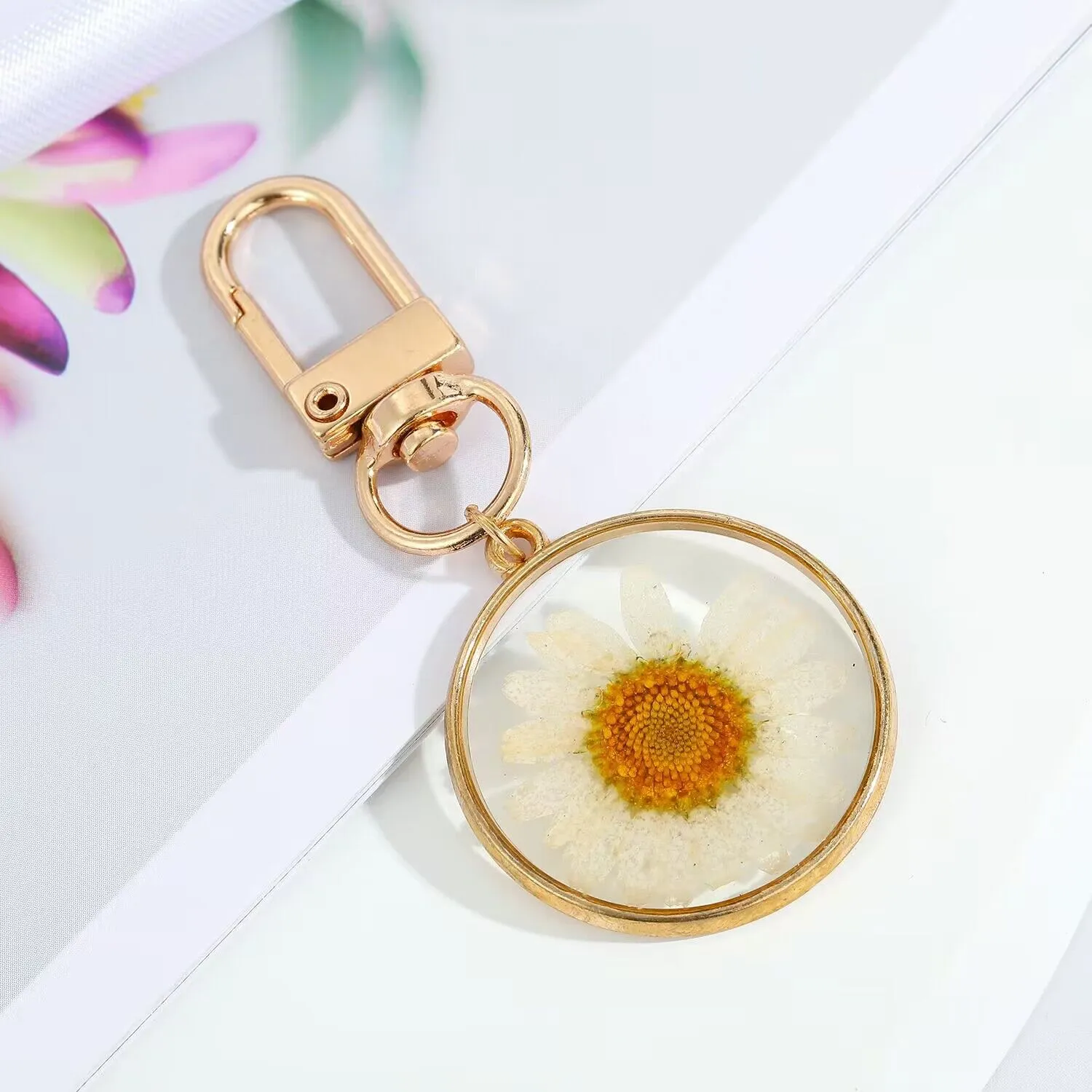 Creative Dried Flower Keychain Pendant Plastic Resin Natural Flower Bag Car Keychains Jewelry Accessories In Bulk