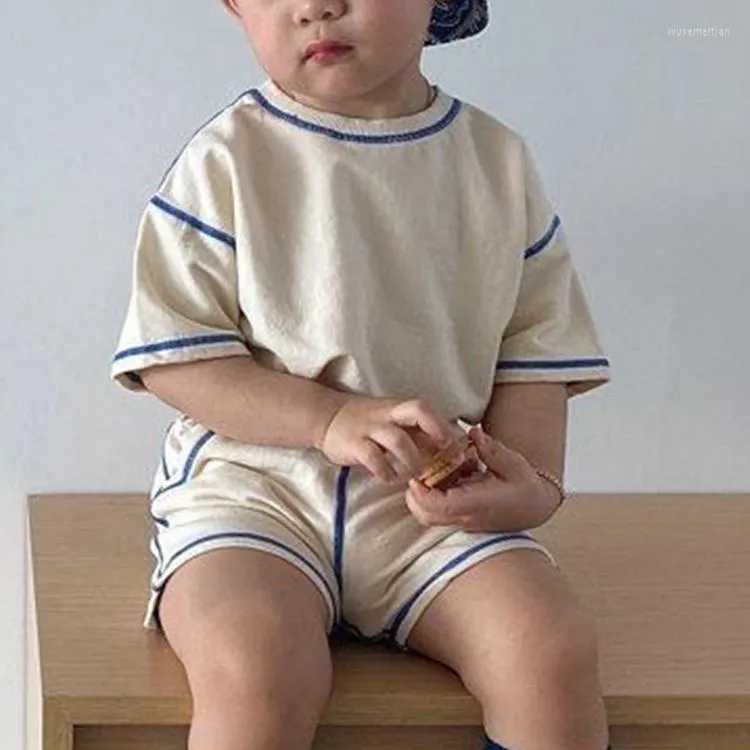 Zestawy ubrań letni koreański styl dzieci prostota bawełniane ubrania na co dzień chłopcy dziewczęta koszulka z krótkim rękawem szorty 2 szt. Garnitury