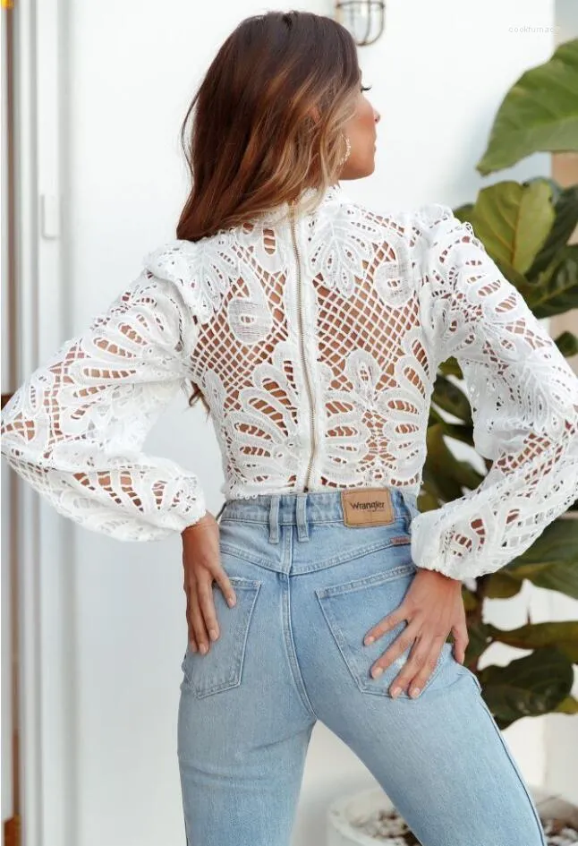 Blusas de mujer Sexy blusa de encaje de manga larga mujer Casual blanco Crochet ahueca hacia fuera la camisa recortada cuello alto Blusas femeninas Tops 2023 P1008