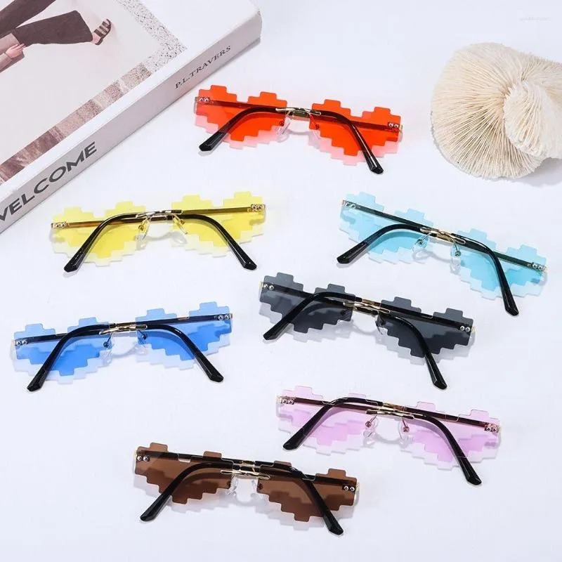 Sunglasses Novel Mosaic Heart Funny Pixelated Glasses Retro Gamer Robot Eyeglasses Cosplay Party For Men Women