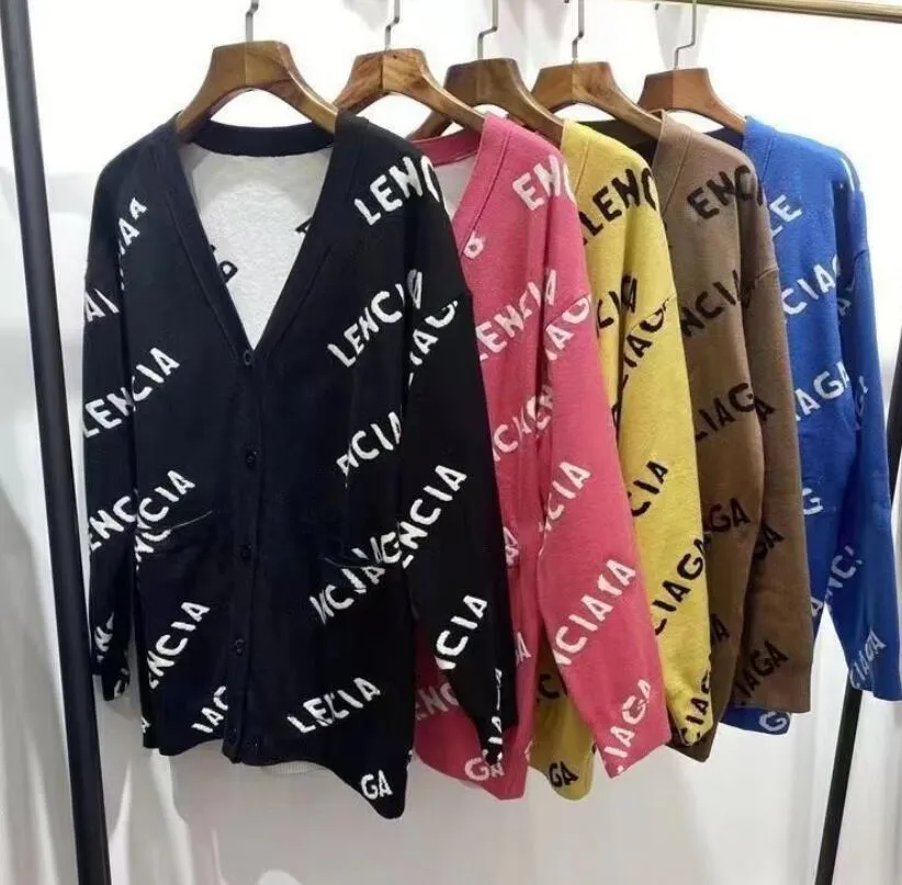 Moda Kişilik Mektubu Kazak Lüks Tasarımcı B Marka Örgü Sweater V Yastık Renk Düğmesi Up Hardigan Kazak Ceket
