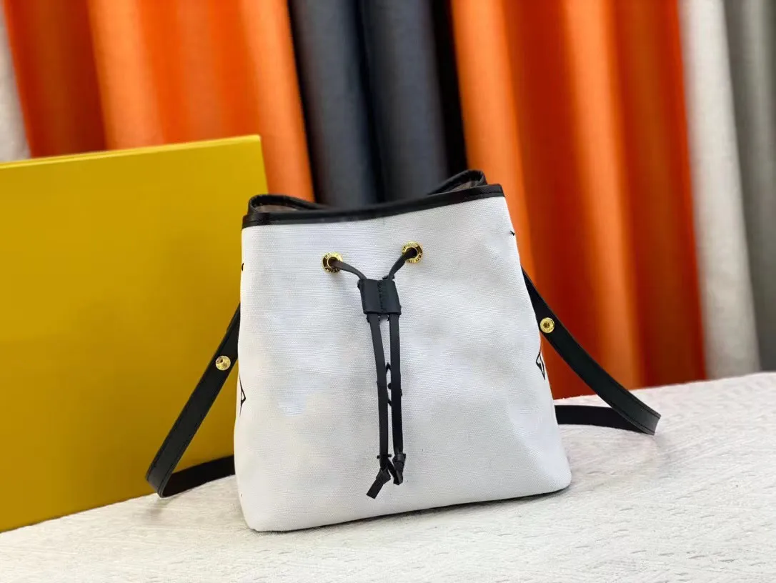 2023 nova bolsa de grife bolsa feminina de couro versátil bolsa tiracolo de um ombro com cordão mini bolsa balde moda bolsa tiracolo bolsa transversal AAAAA