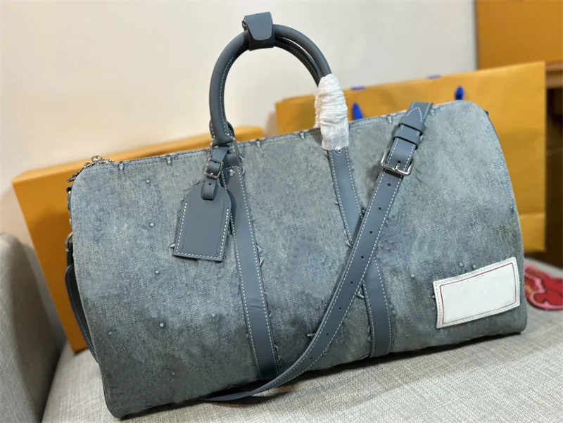 디자이너 Keepall 2 Way Bag 50b Boston Keepall Faded Denim 엠보싱 핸드백 어깨 여행 가방 7A 최고 품질