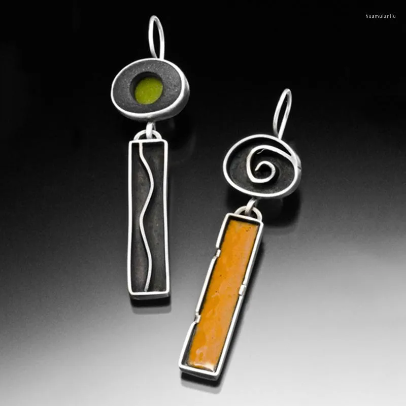 Серьги с серьгами племенная этническая асимметрия поворот металлической спираль милый маленький оливково -зеленый апельсин ручной работы для женщин