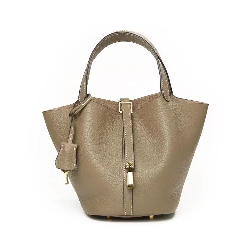 Elegant Womens Leather Handbag: Large Capacity Tote Shopper