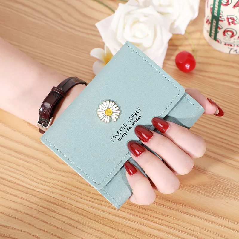 ¡Novedad de 2023! Cartera de moda para mujer con estampado de margaritas, cartera corta pequeña de tres pliegues hecha a mano, tarjetero multitarjeta, monederos para mujer