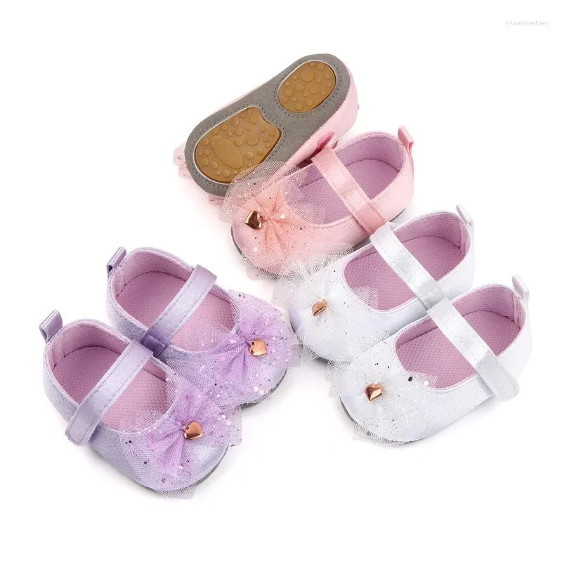 Premiers marcheurs bébé filles chaussures à semelle souple intérieur princesse dentelle arc anti-dérapant berceau pour bébé tout-petit petit