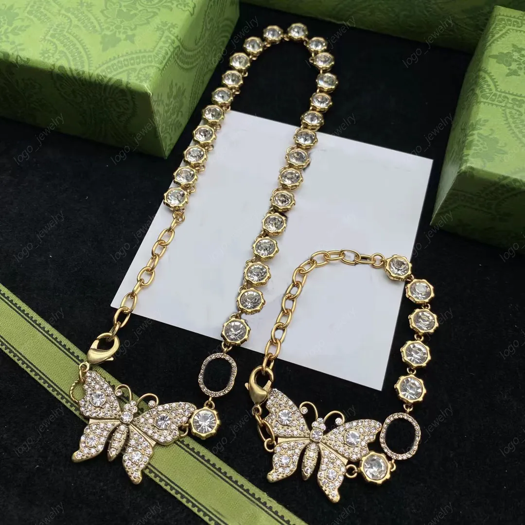 Designer de luxo Conjuntos de joias da moda Borboleta Colar com pingente de diamante Pulseira feminina requintada de alta qualidade com caixa
