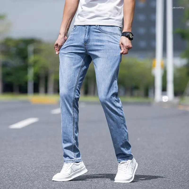 Mäns jeans sommar smal montering klassisk stil män märke affärer casual stretch denim byxor ljusblå byxor man