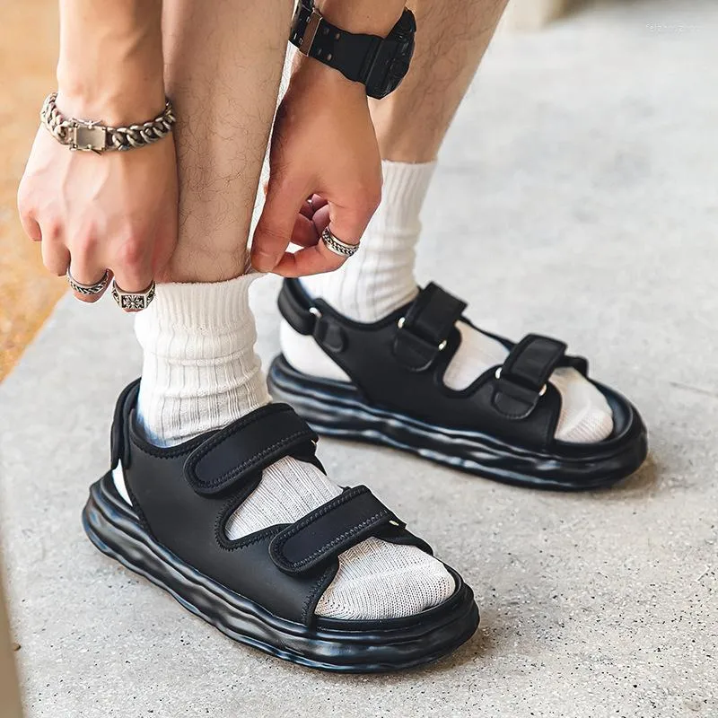 Sandaler Leather Men Fashion Shoes Summer Brand Herrens bekväma tjocka sula tofflor Big Size 35-46 DM-99