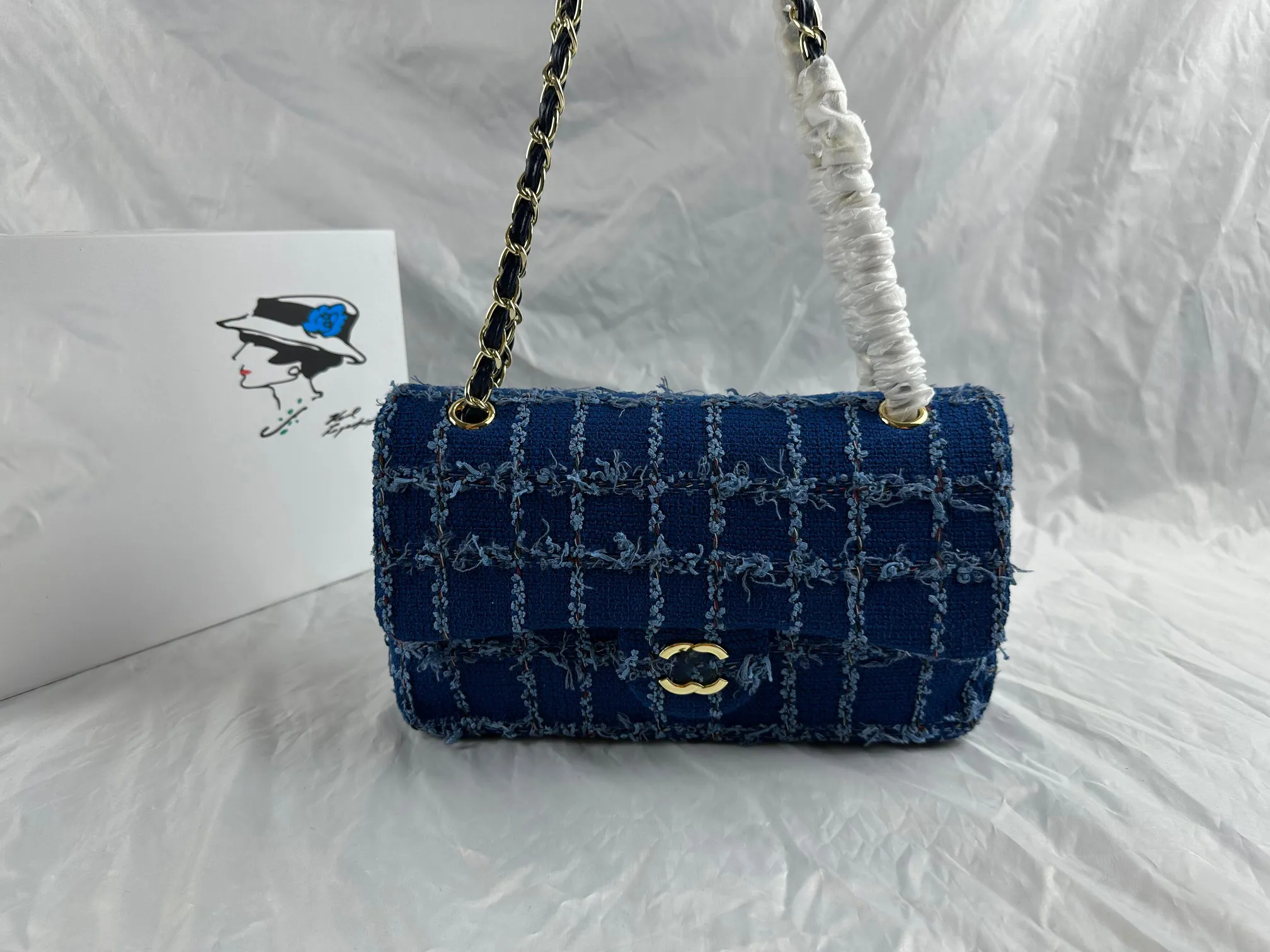 Quilted purse brands deals