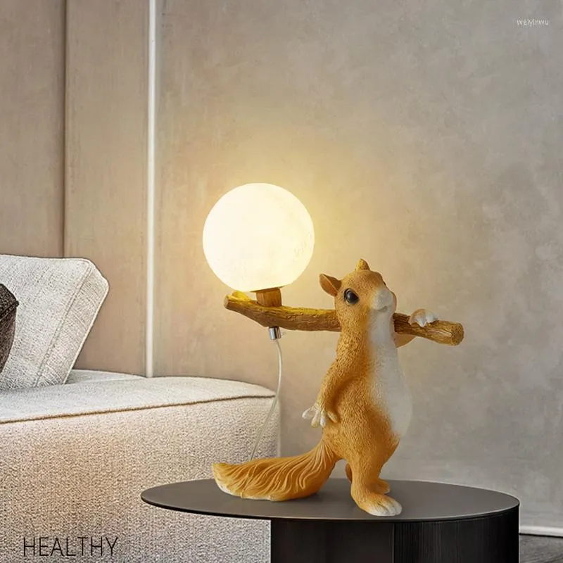 Lámparas de mesa creativas de dibujos animados de animales, lámpara de ardilla, dormitorio nórdico, mesita de noche, decoración para habitación de niños