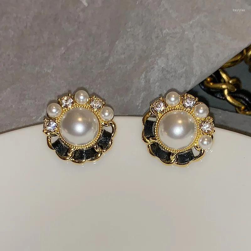 Kolczyki sztyfty Lovelink prosta biała imitacja perły dla kobiet Vintage skórzany metalowy styl koło kolczyk dziewczyna akcesoria imprezowe