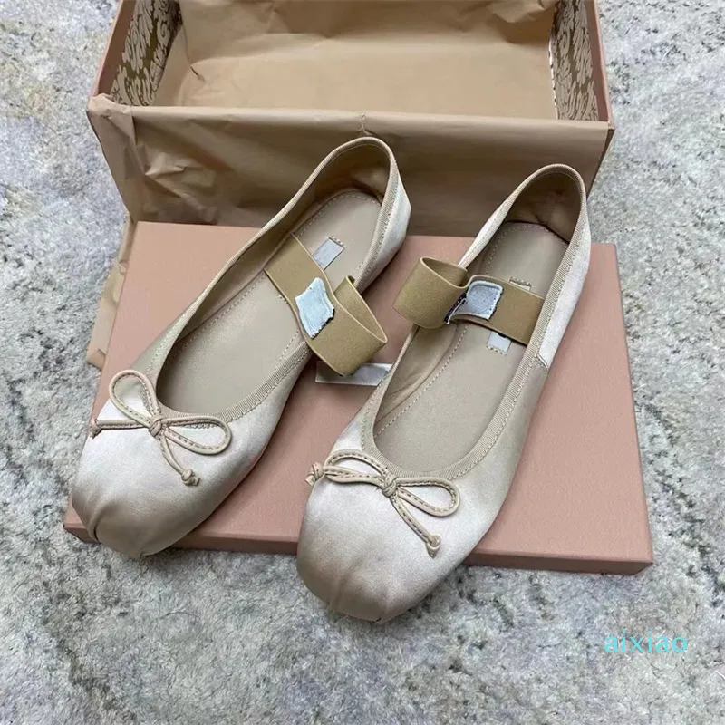 Designer-Schuhe, Sommer-Charms, Walk-Freizeitschuh, Damen, rot, Ballettfette, echte Seidenschuhe, Marke klassische Wanderschuhe, Pantoletten, bequeme Luxus-Kleider-Loafer