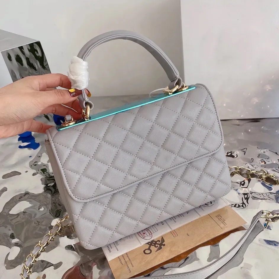 Kadın Flep Mini Bayanlar Tasarımcı Çantalar Düz Renk Kaliteli Koyun Dinini Omuz Torbası Çanta Metalik Pullar Klasik Çantalar Tapı Zincirler Crossbody Bags