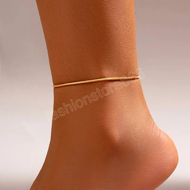 Bracelets de cheville à chaîne simple sur la jambe Bracelet de cheville de mode pour les femmes à la mode dames élégantes été plage pied chaînes accessoires