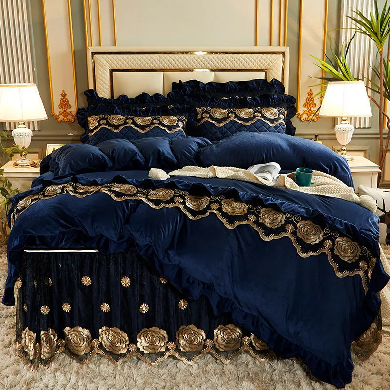 Ensembles de literie Ensemble de housse de couette en velours matelassé européen Lit double King Size Broderie Dentelle Couette de luxe Couleur unie 2 taies d'oreiller Doux 230710