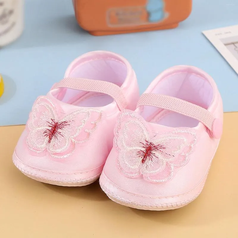 Sapatos de bebê First Walkers, confortáveis e macios, para crianças nascidas, meias grandes com flores
