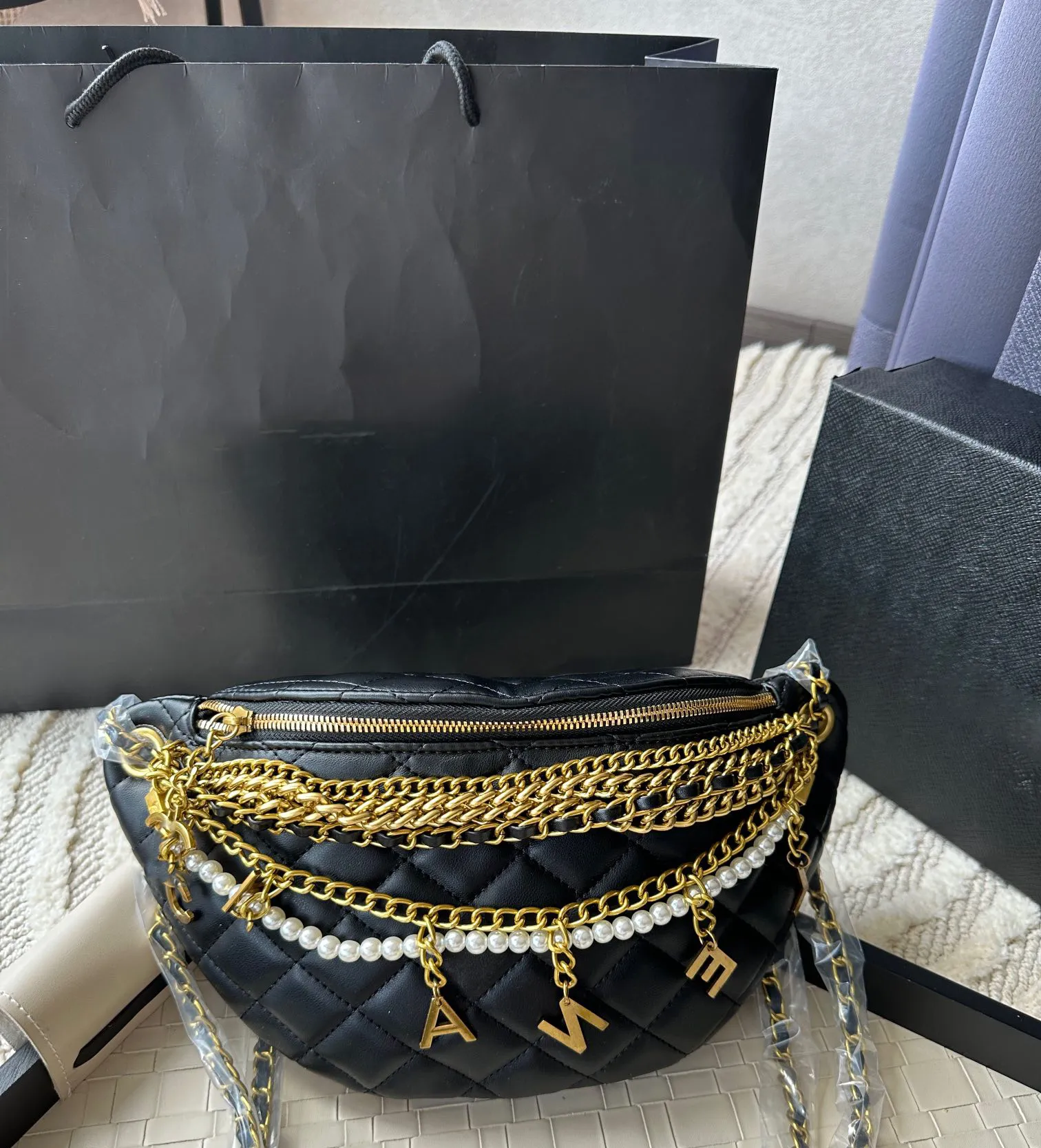 Lyxiga designerväskor Designer midjeväskor crossbody-väska axelväska Pearl Chain and Letter Pendant Midjepaket i äkta läder för kvinnor fanny packs 33*15cm