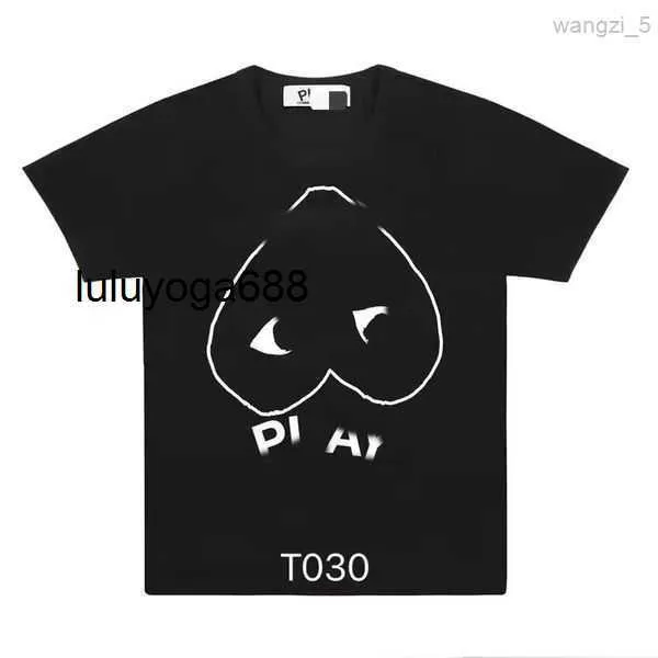 New 23ss Fashion brand Mens Play t Shirt Designer Commes Casual Women Shirts Garcons fashion brand Cotton Embroidery T-shirt da uomo da donna