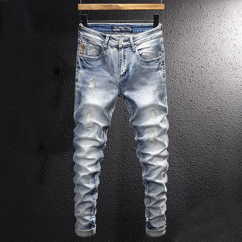 Jeans för män Mode Streetwear Herr Retro Ljusblå Elastisk Slim Fit Ripped Broderi Designer Vintage Casual Jeansbyxor