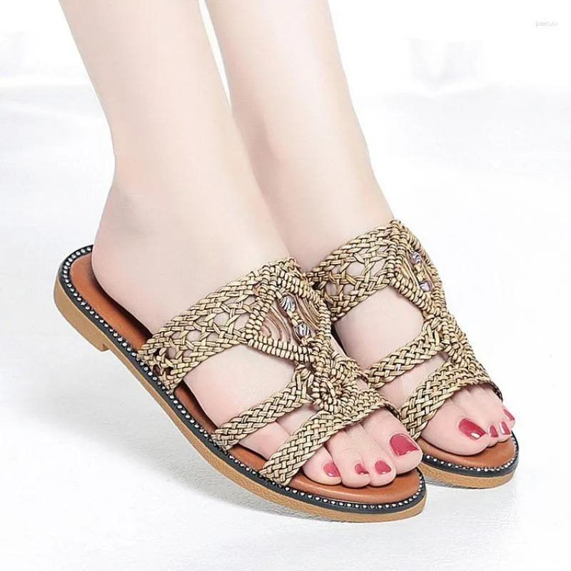 Pantoufles Sandales à semelles souples pour un usage externe. 2023 Summer Korean Fashion Flat Shoes Internet Red Women's Beach