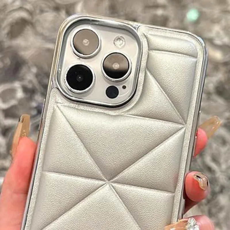 مصمم حالات الهاتف الخلوي لـ iPhone 14 13 Pro Max Plus Handbag Luxury Love Leane Triangle Protection for 11 12 Case D2307053F