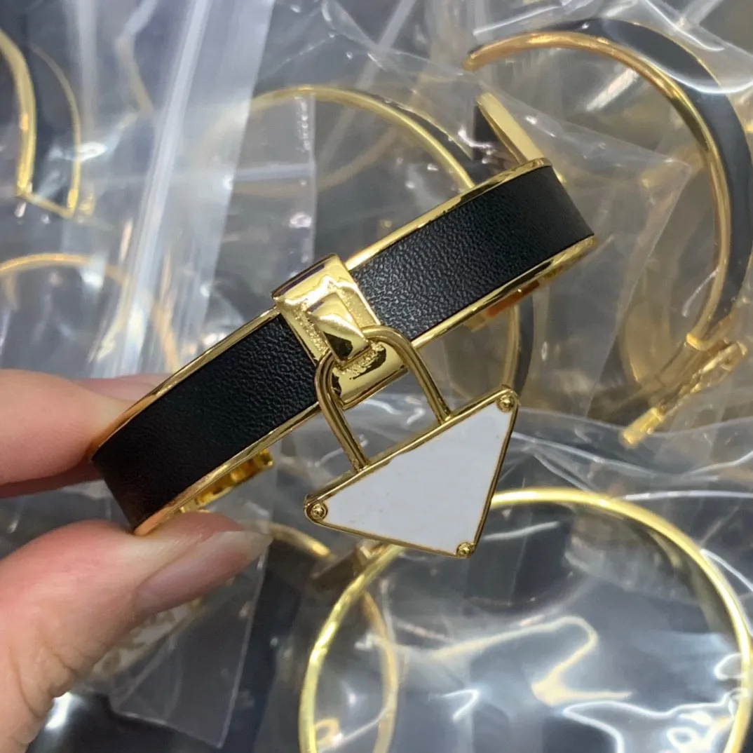 Moda Skóra Miłośnicy Uroków Bransoletki Odwrócony Trójkąt Zegarek Mężczyźni Kobiety Biżuteria Regulowany Rozmiar Osobowość Unisex Bransoletka Projektant Biżuteria XPB1 -05