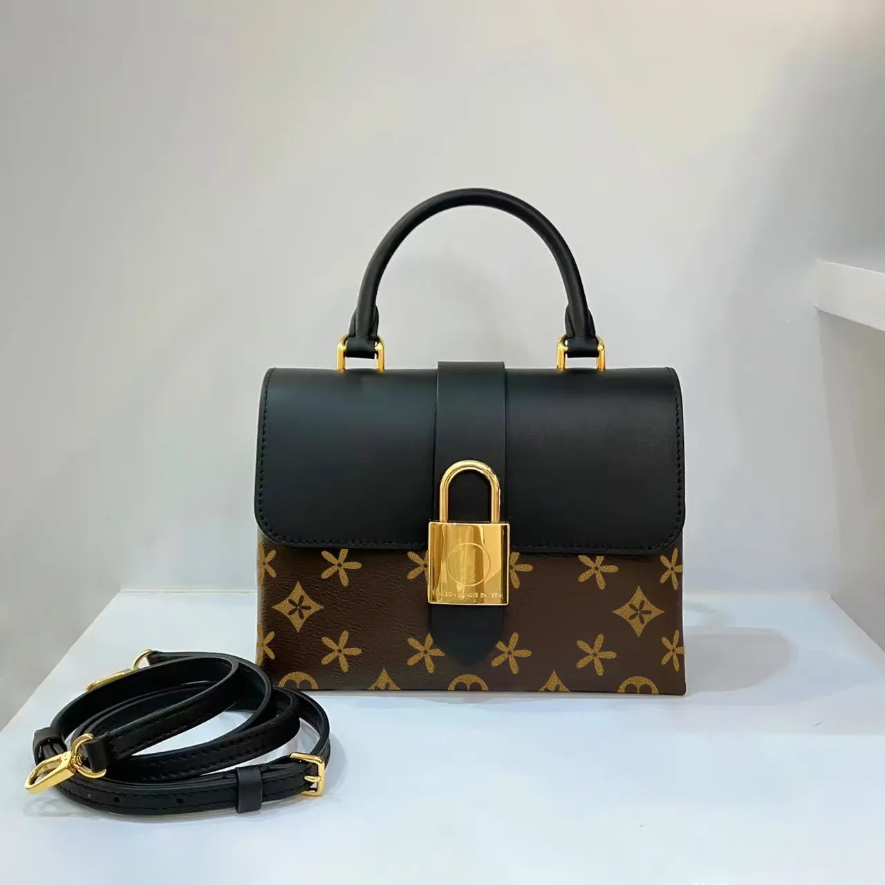 New Vintage M44322 LOCKY BB clutch flap satchel Bags Luxury Designer pochette Women s men Classic Magnetic Padlock handbag real leather tote Shoulder