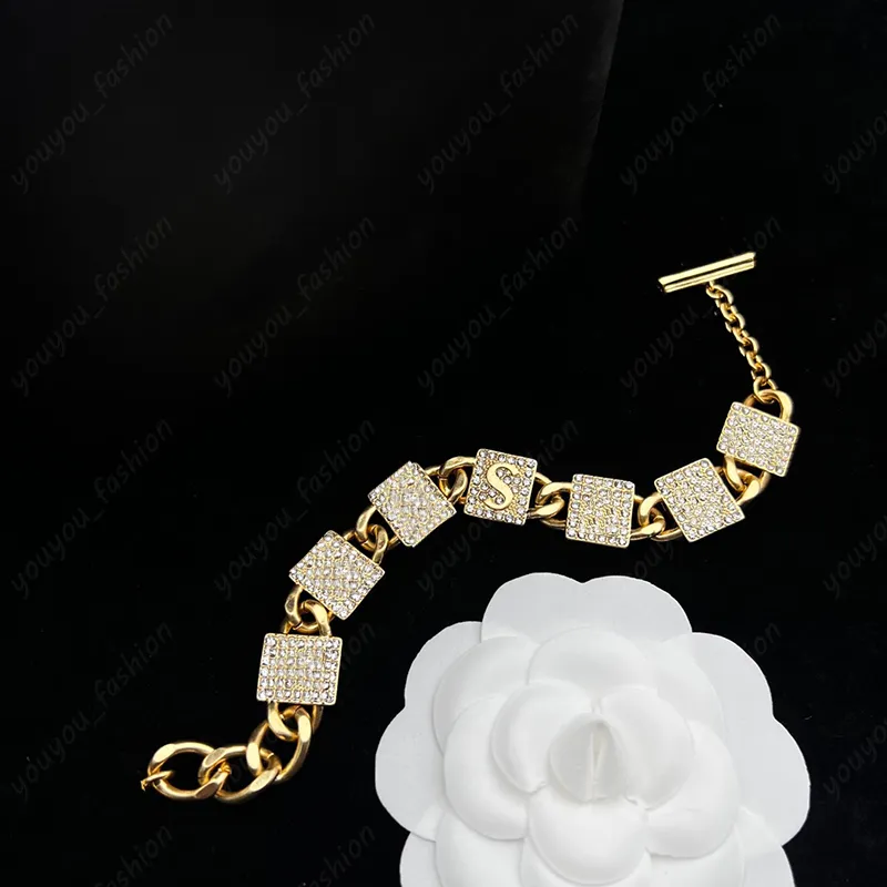 Fashion Medusa Bracelets Necklaces Letters Earring Gold Rings Designer Jewelry Sets Womens Luxury Diamond Head Pendant Necklace Jewelrys