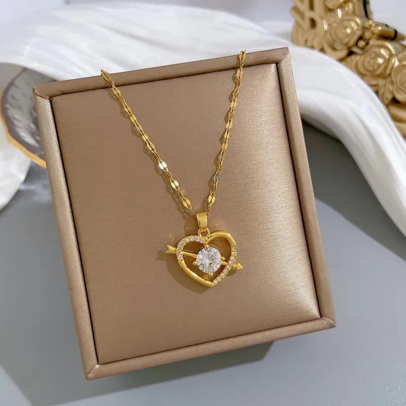 Collane con ciondolo Collana romantica in acciaio inossidabile 316L per donna Pendenti con strass cuore freccia Catene femminili Accessori per gioielli regalo