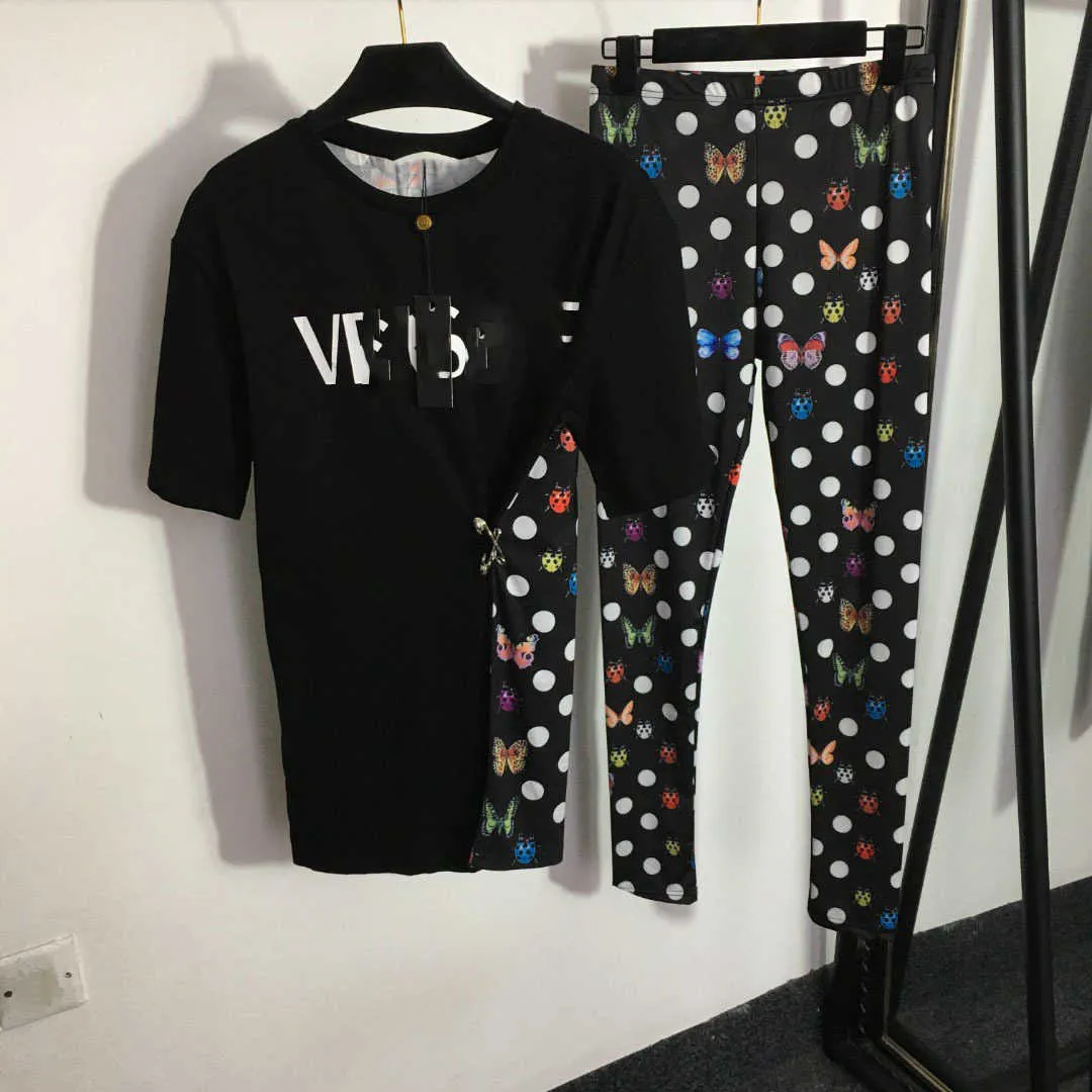 23ss träningsoverall för kvinnor yogadräkt damdesignerkläder Nytt set Butterfly Beetle Pricktryck Pin Dekoration Kortärmad T-shirt Tighta Leggings damkläder