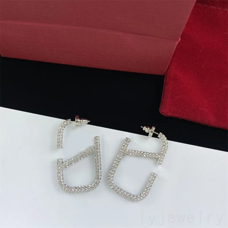 V designer boucles d'oreilles pour femmes luxe boucle d'oreille strass fête métal romantique ohrringe punk rétro plaqué argent mode mens boucles d'oreilles populaire ZB031 C23