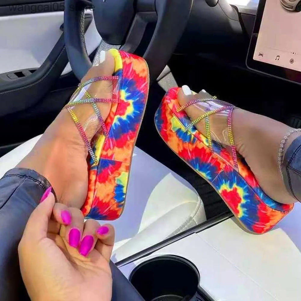 Talltor stora 43 Multicolor Rainbow Slippers PVC Platform Wedges Women Sandaler Rhinestone Leisure Casual Summer Open Toe Slides T230711