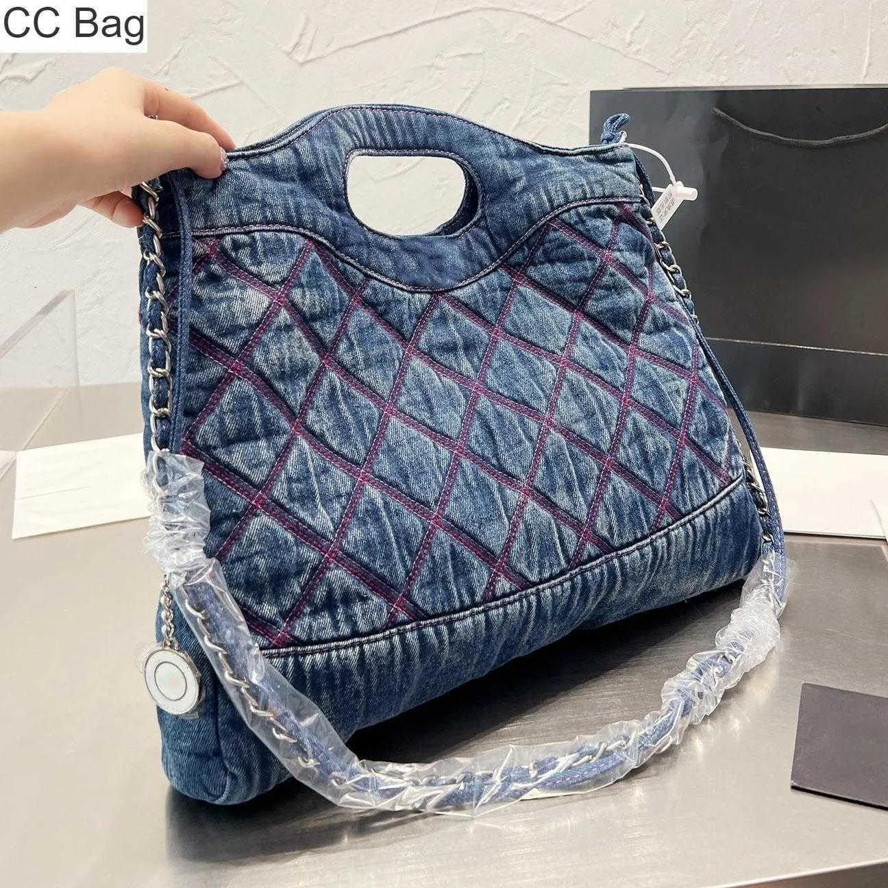 10A CC Bag Womens Denim Shopping Bag Bleu et Noir Brodé Distressed Designer Bag Quilted Plaid Silver Metal Chain Grande Capacité Totes Purses Luxury Handbags