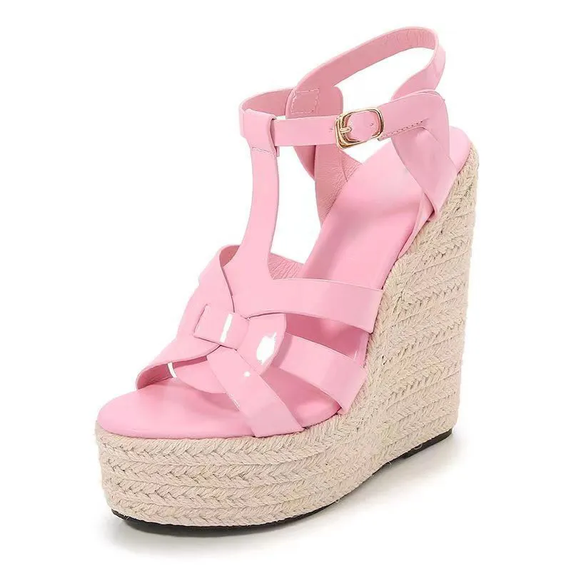 Women Summer Wedge Designer Straw مضفر منصة مقاومة للماء الصنادل الموضة مفتوحة إصبع القدم أحذية رومانية حذاء مع مربع 68239 45939 67927 97555