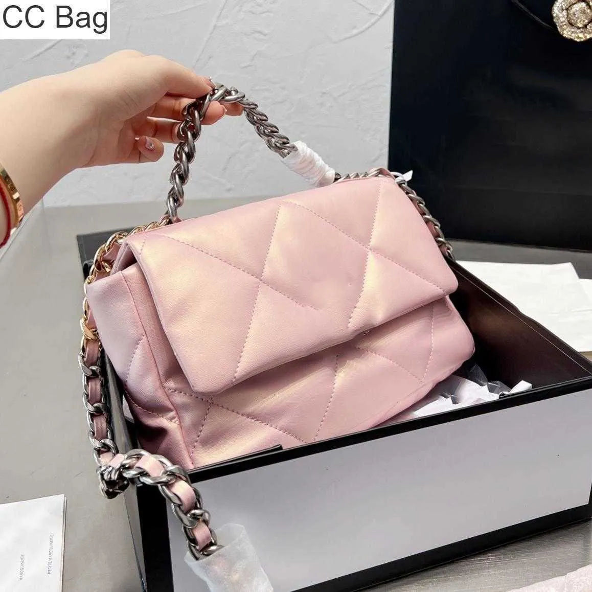 10A CC Bag Classic 19 Series Flap Lambskin Jumbo Bag Quilted Diamond Vintage Postman Leather Gold Metal Hardware Chain Crossbody Sacoche Luxury Designer Handbag 26c