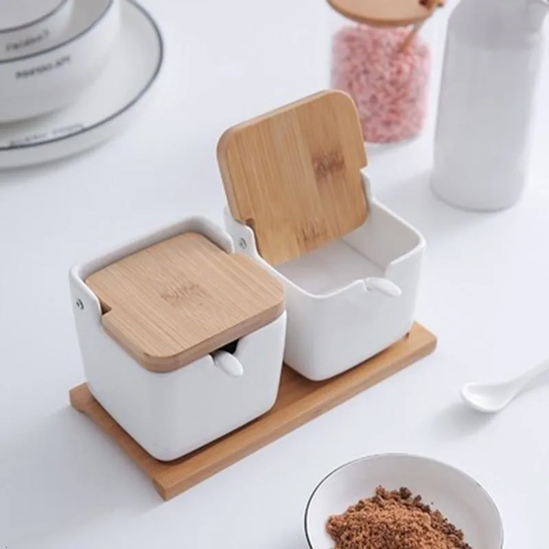 Storage Bottles Jars Ceramic Seasoning Tool Salt Seasoning Jars Set Spice Storage Container with Spoon Porcelain Bottle and Bamboo Lid Kitchen Tools 230710