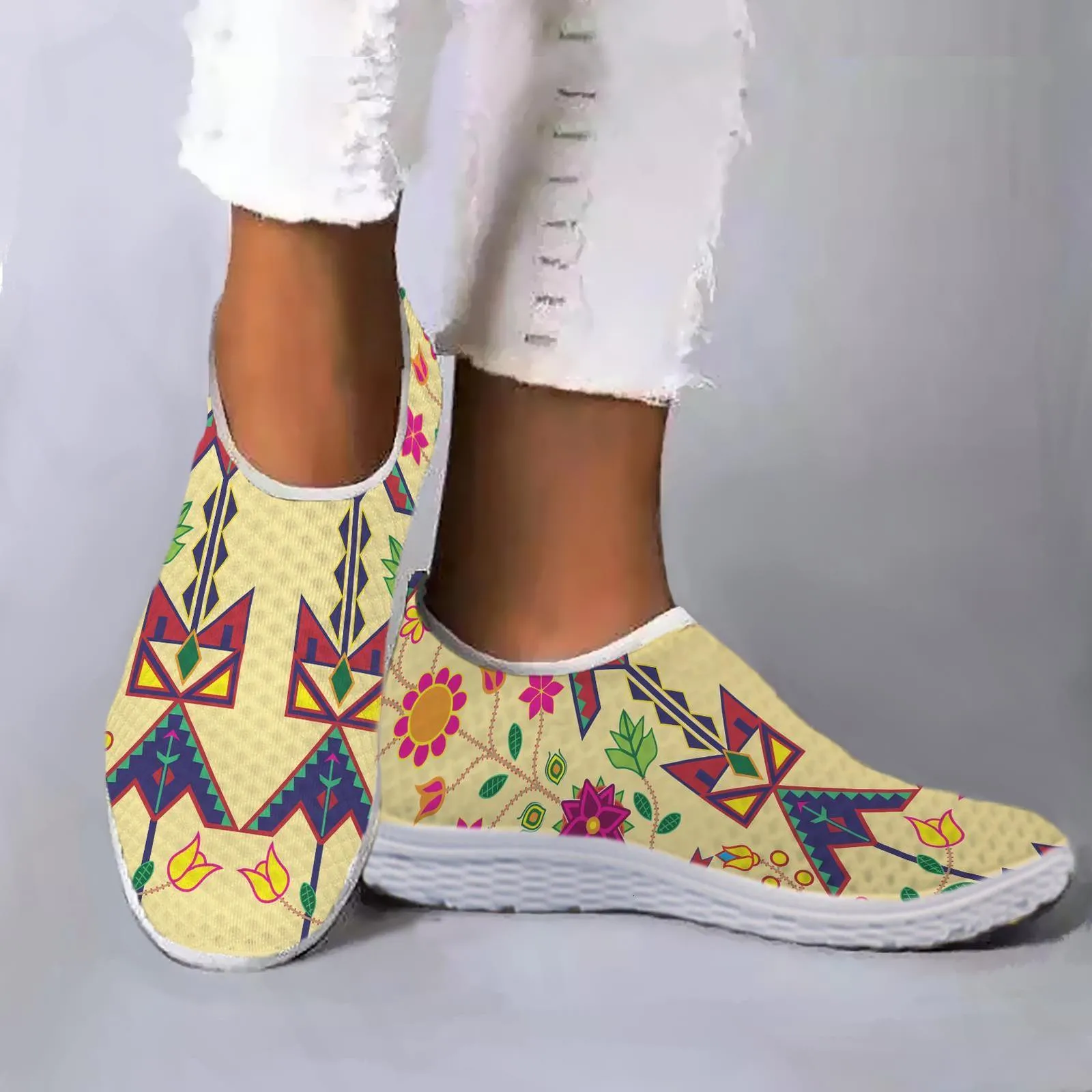 안전 신발 패션 패션 기하학적 디자인 부족 민족 프린트 홈 메쉬 가벼우면서 통기성 슬립 Zapatos 230710