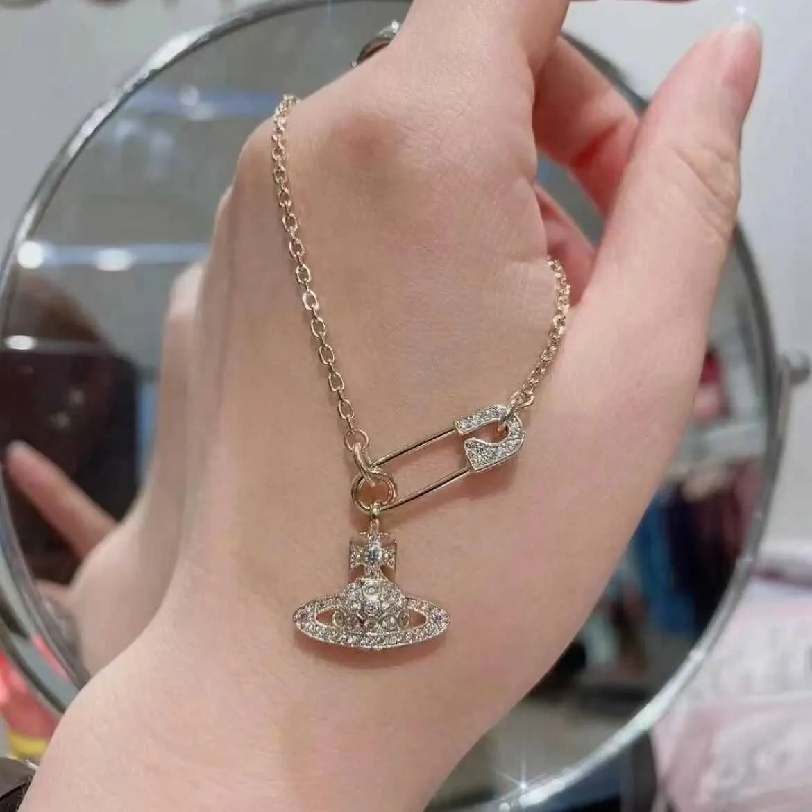 Western Empress Dowager Vivian Full Diamond Pins Saturn Level Great Flash High Edition Small Fragrance Halsband Chain2112