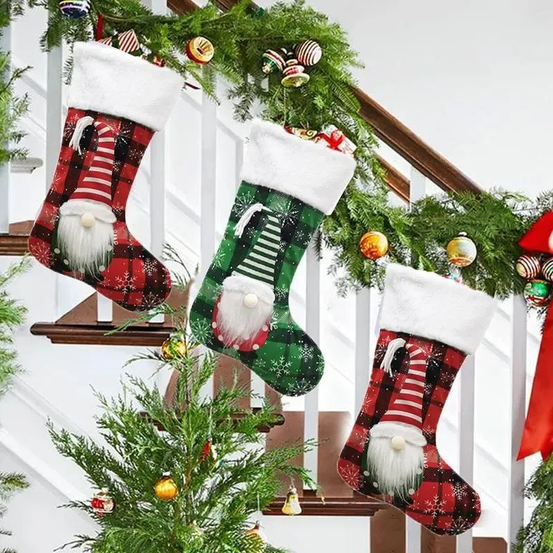 Nuevas decoraciones navideñas Muñeca sin rostro Bolsa de regalo Calcetines Merry Tree para el hogar Adornos de Navidad Colgante colgante 0711