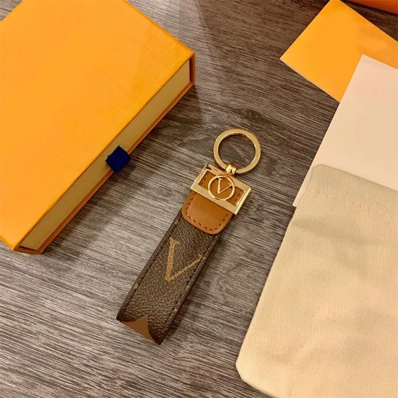 Tasarımcı Keychains Lüks Erkek Keyasyon Altın Kaplama Tokalı Mektuplar Portachiavi Çanta Charm Kradard Kolye Araba Deri Klasik Anahtarlık Kadınlar İçin
